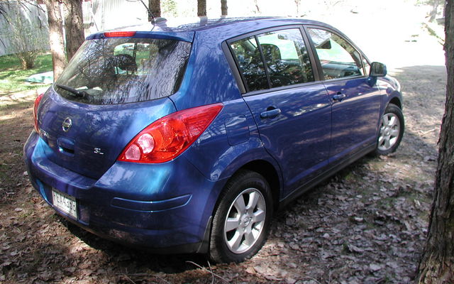 Nissan Versa SL hatchback 2008