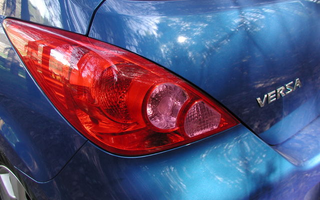 Nissan Versa SL hatchback 2008