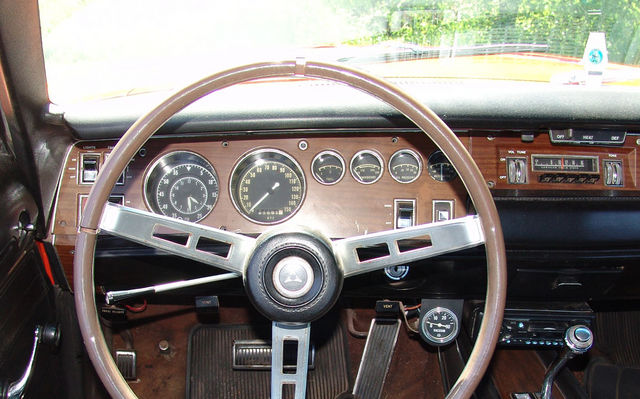 Dodge Charger 1969 General Lee. L'odomètre indique 150 mph (242 km/h)!