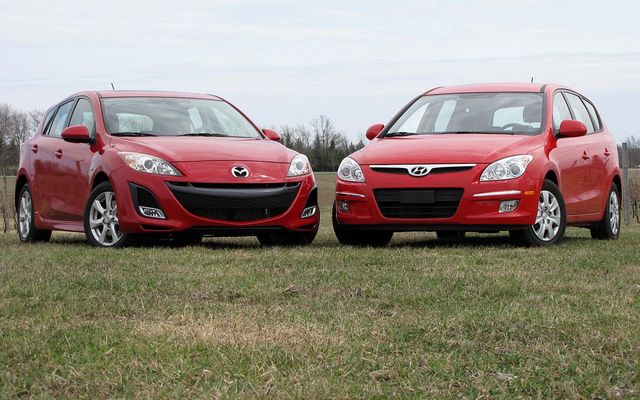 Mazda3 Sport GS et Hyundai Elantra Touring GL