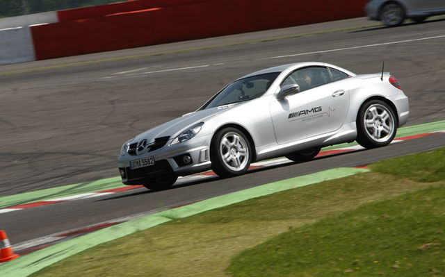 Une SLK63 AMG en pleine action