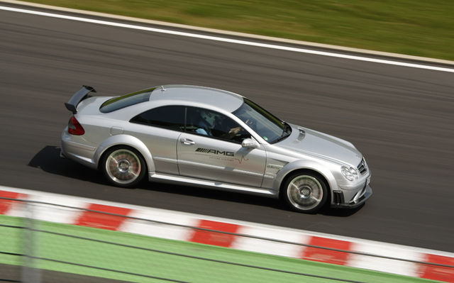 Une CLK63 AMG Black Series en action