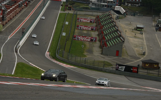 Une vue saissante d'Eau Rouge et du Raidillon