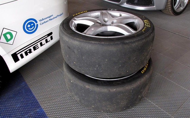 Les pneus Pirelli P Zero en version lisse