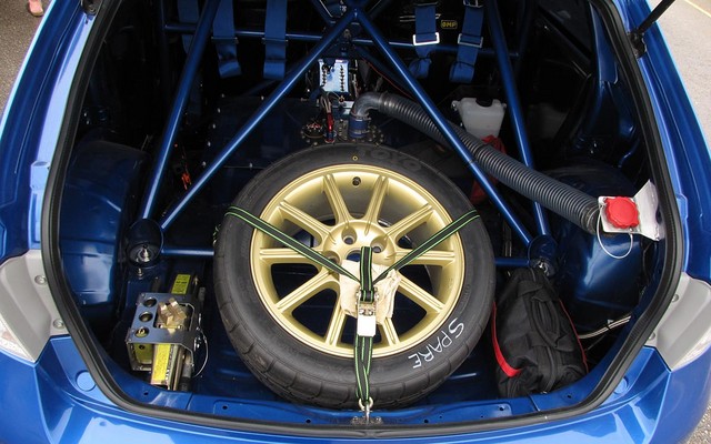 Targa STI fuel cell and spare wheel