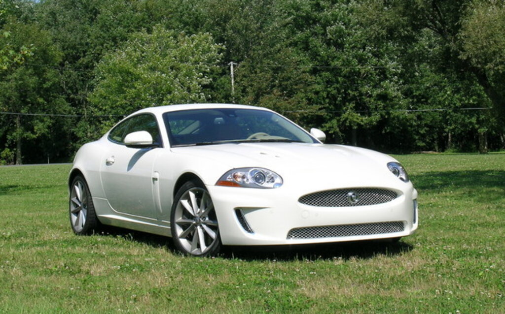 2010 Jaguar XKR: it's all style! - The Car Guide