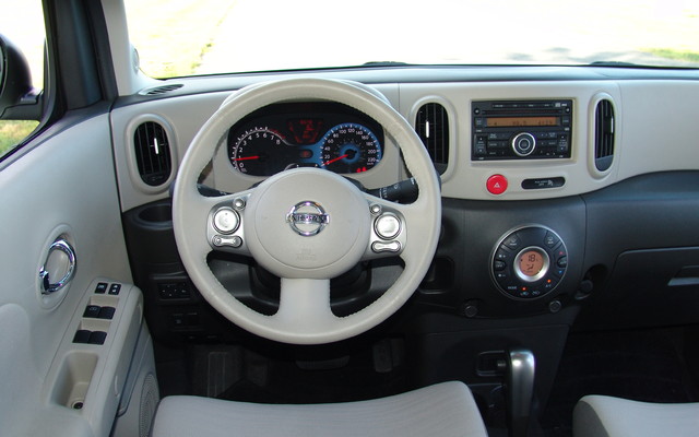 Nissan cube 2010