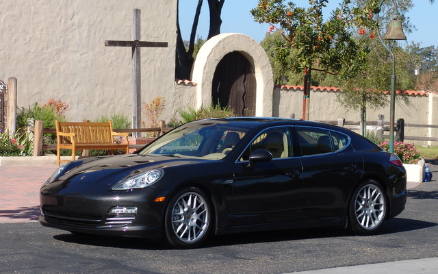 Porsche Panamera 4S 2010