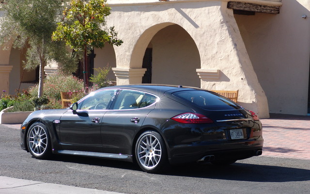 Porsche Panamera 4S 2010