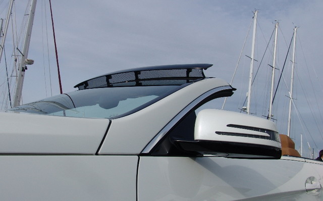 Mercedes-Benz Classe E cabriolet 2011. Le AIRCAP en extension.