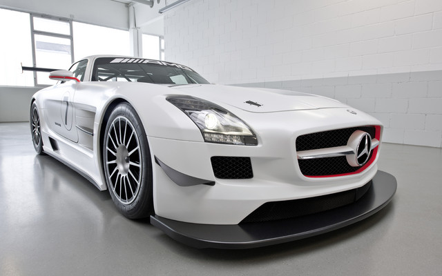 La voiture de course AMG SLS GT3