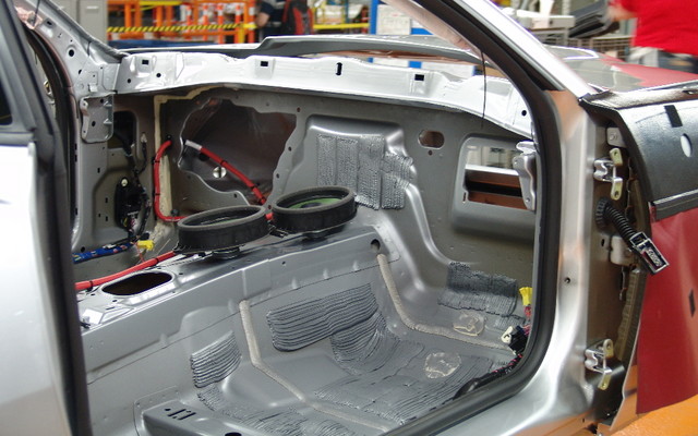 Une autre vue de l’habitacle encore passablement nu.