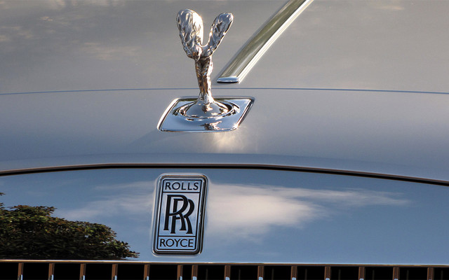 Le célèbre emblème 'Spirit of Ecstasy' de Rolls-Royce s'escamote aussi