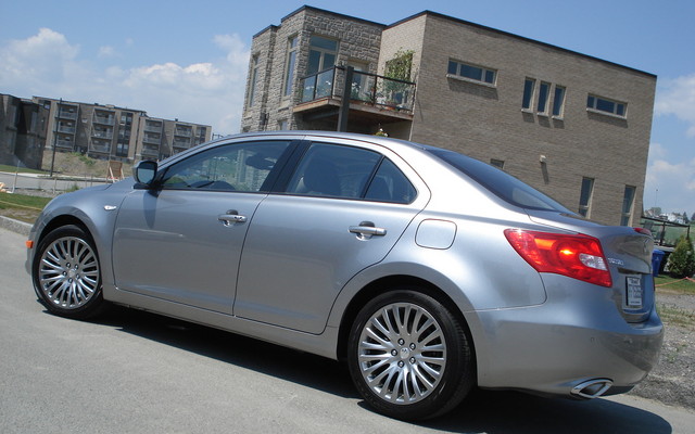 Moderne, la Kizashi se marie bien aux décors contemporains.