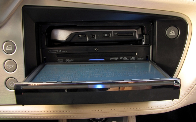 Le module du système de navigation Alpine en place