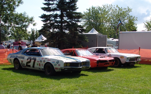 Stock cars anciens. Ça fait toujours son petit effet! 