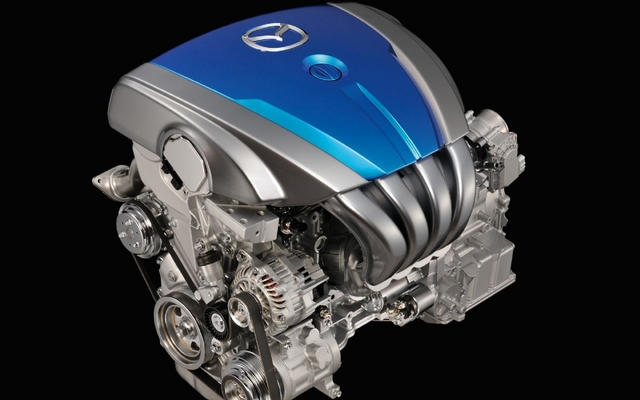 Le moteur à essence de 2,0 litres possède un taux de compression de 14:1.
