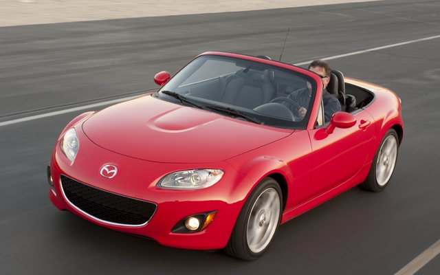 Mazda MX-5 (Miata)... et Raymond au volant. Pas pour Colette...