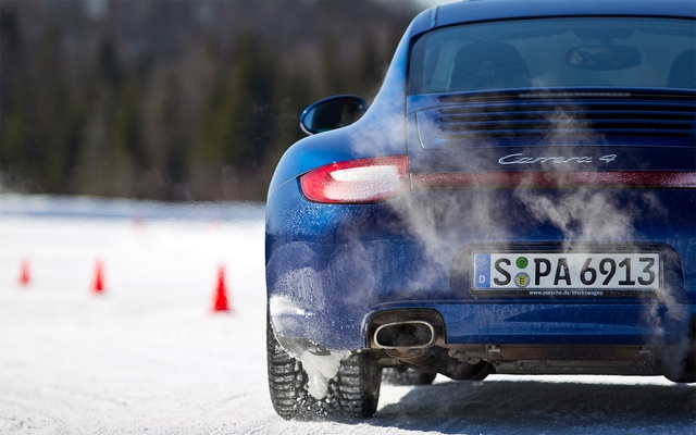 Une des 911 Carrera 4 de Camp4 au repos