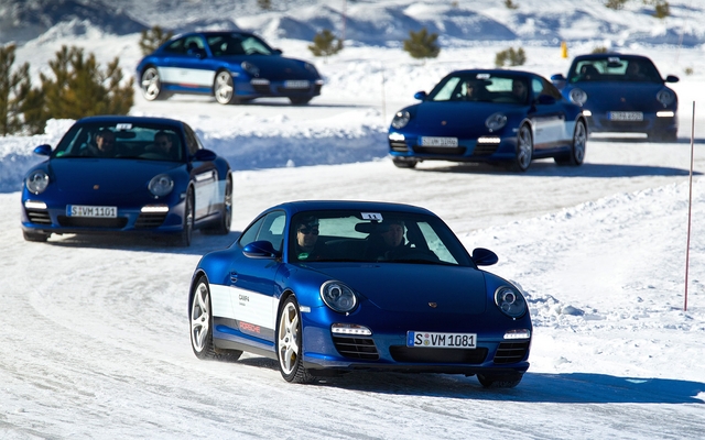 Notre vaillant groupe de coupés Carrera 4S en transit à Mécaglisse