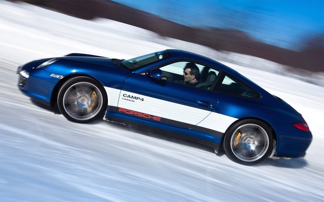 Bertrand Godin s'en donne à coeur joie au volant d'une Carrera 4S