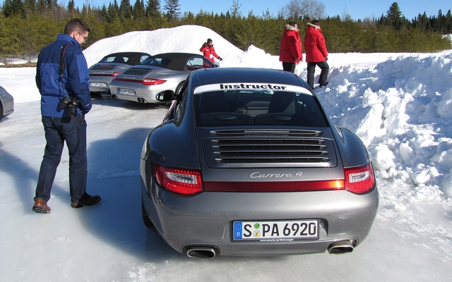 L'instructeur a sa 911 Carrera 4 lui aussi