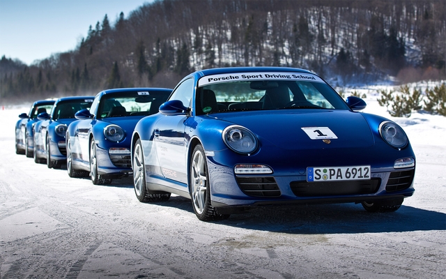 Escadron de coupés 911 Carrera 4S en attente