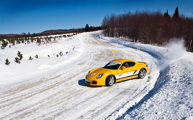 Un coupé Cayman S de Camp4 en action à Mécaglisse