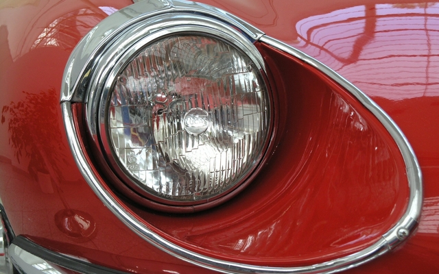 Photo 2 - Phare à lentille prismatique sur la Jaguar E-Type