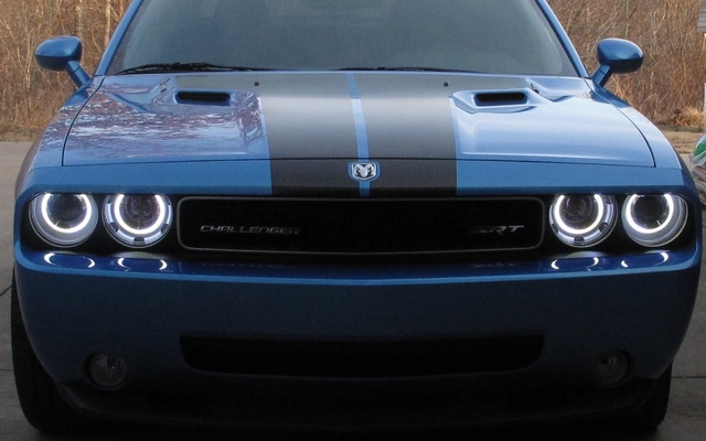 Phares de jour LED rond sur une Dodge Challenger