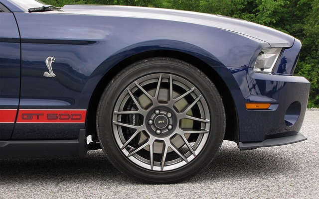 Les freins à disque métallique de la Shelby GT500 sont signés Brembo