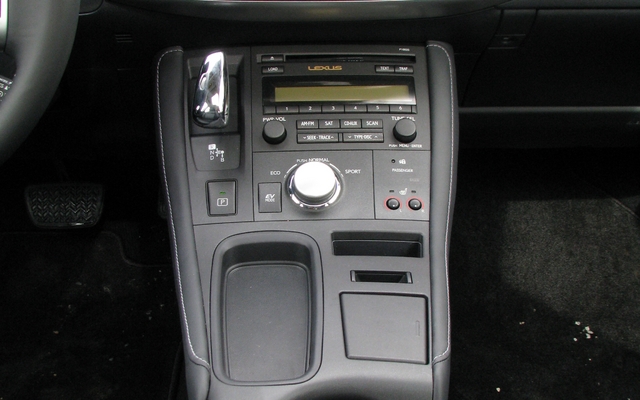 Lexus CT200h 2012
