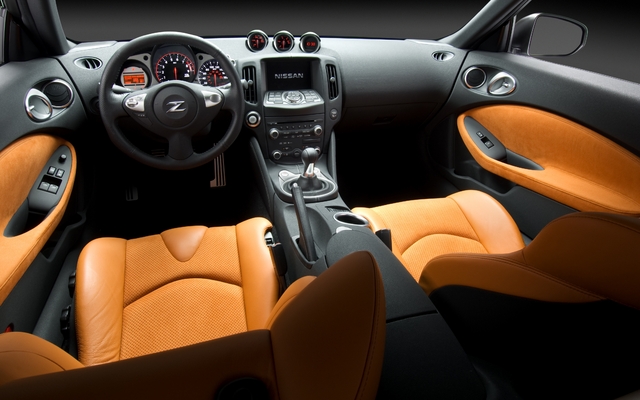 Nissan 370Z: Beautiful design and beautiful interior fittings