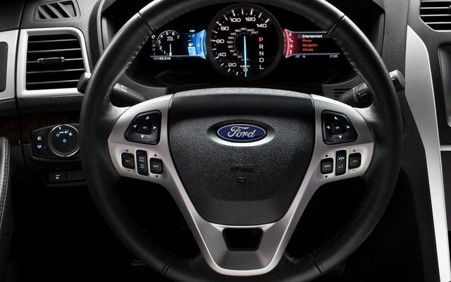 Ford Explorer: Smart positioning of the buttons 