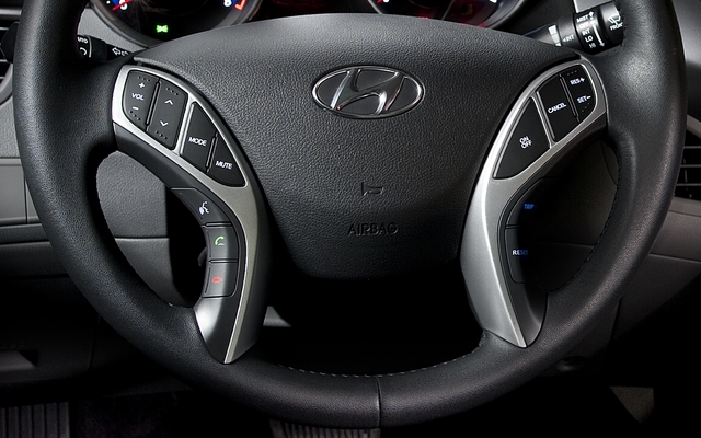 Hyundai Elantra: Nice steering wheel in the nicest compact on the market 