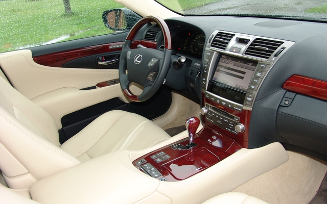 Lexus LS600h L 2011