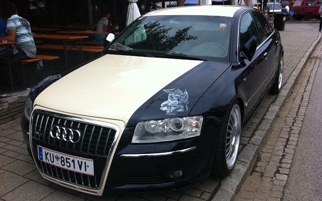 Vous ne rêvez pas, c'est bien une Audi S8 avec peinture spéciale !