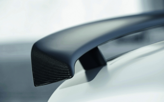 L'aileron arrière fixe en composite de carbone de la Audi R8 GT 2012