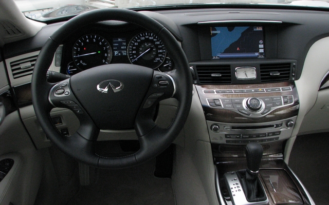 Infiniti M35h 2012