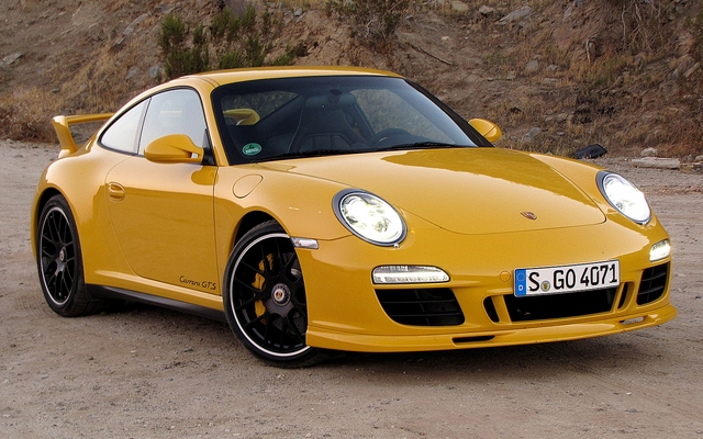 Porsche 911 Carrera GTS dans la brunante de Palm Springs