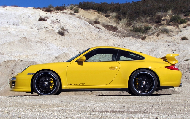 Porsche 911 Carrera GTS de profil