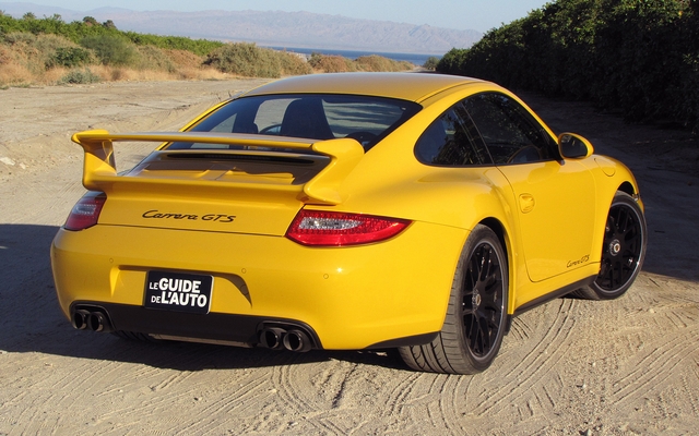 Porsche 911 Carrera GTS avec le gros aileron du groupe Aéro