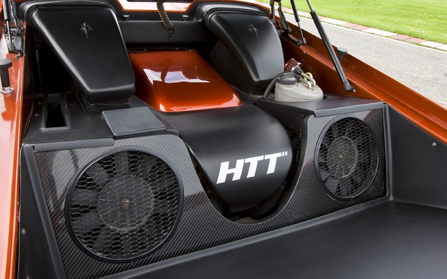 Le V8 compressé de la Pléthore LC-750 se cache sous ces carénages