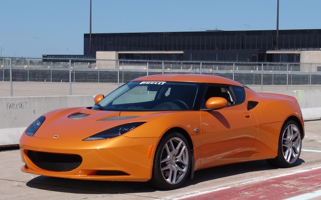 Lotus Evora sur le circuit ICAR