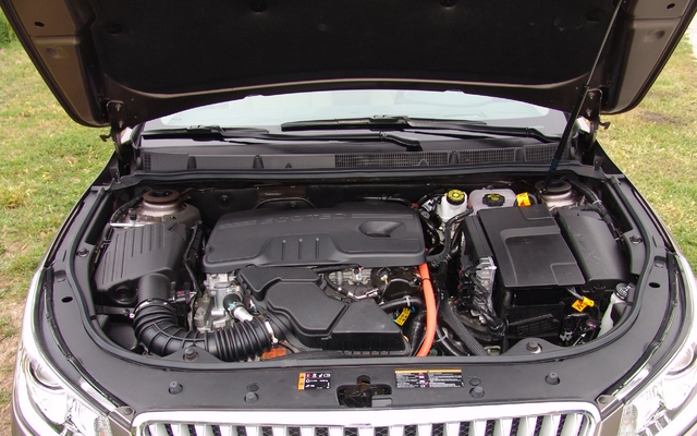 Buick LaCrosse eAssist 2012. Quatre cylindres 2,4 litres Ecotec