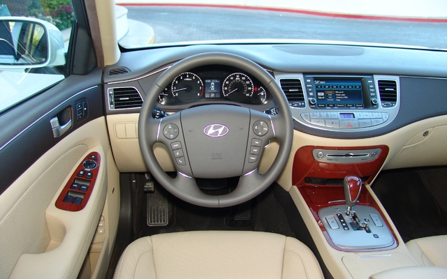 Hyundai Genesis 2012