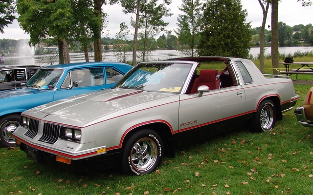 Une Oldsmobile Calais Hurst 1984