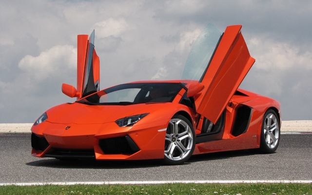 4 - Lamborghini Aventador