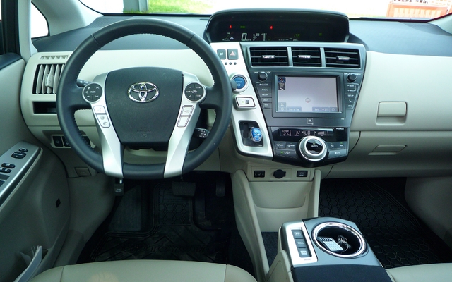 Toyota Prius V 2012