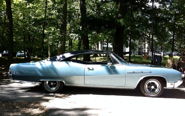 Buick LeSabre 1967 ou 1968 (Rendez-Vous d'Howard 2011)